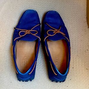 Like new Tods mens leather slide on loafers.